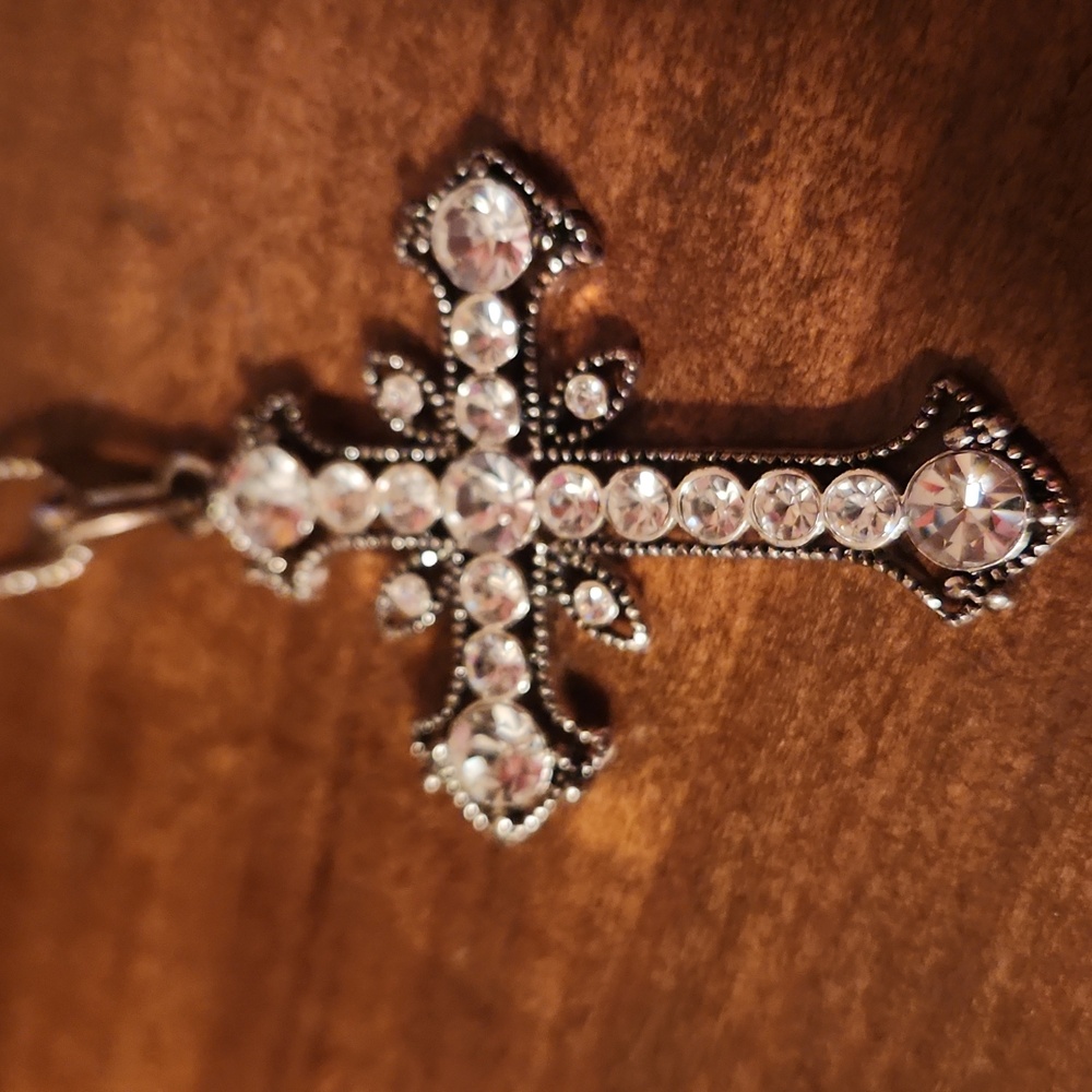 Chunky Silver Colored Cross Pendant Necklace With Glass Rhinestones - Picture 2 of 6